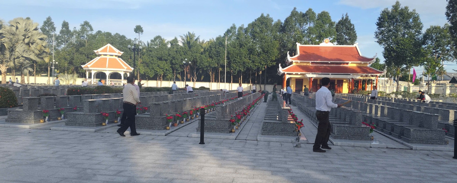 Xã Vĩnh Xuân tổ chức lễ viếng nghĩa trang liệt sĩ nhân kỷ niệm 79 năm ngày thương binh - liệt sĩ