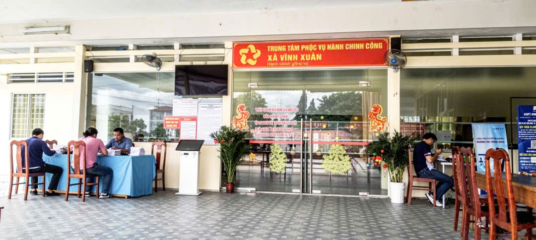 UBND XÃ VĨNH XUÂN TRIỂN KHAI THỰC HIỆN THỦ TỤC HÀNH CHÍNH KHÔNG PHỤ THUỘC ĐỊA GIỚI HÀNH CHÍNH TRÊN ĐỊA BÀN TỈNH VĨNH LONG 