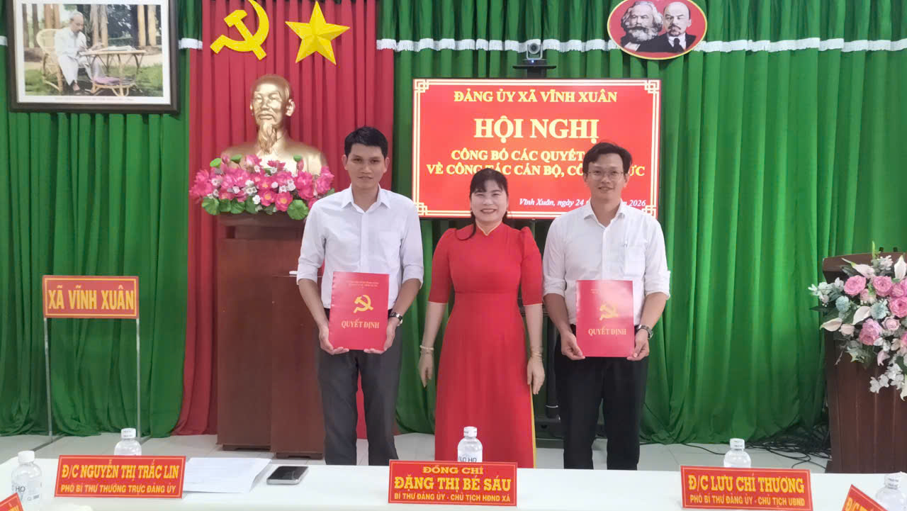 Vĩnh Xuân: công bố quyết định về công tác cán bộ và bàn giao nhiệm vụ tham mưu công tác dân vận