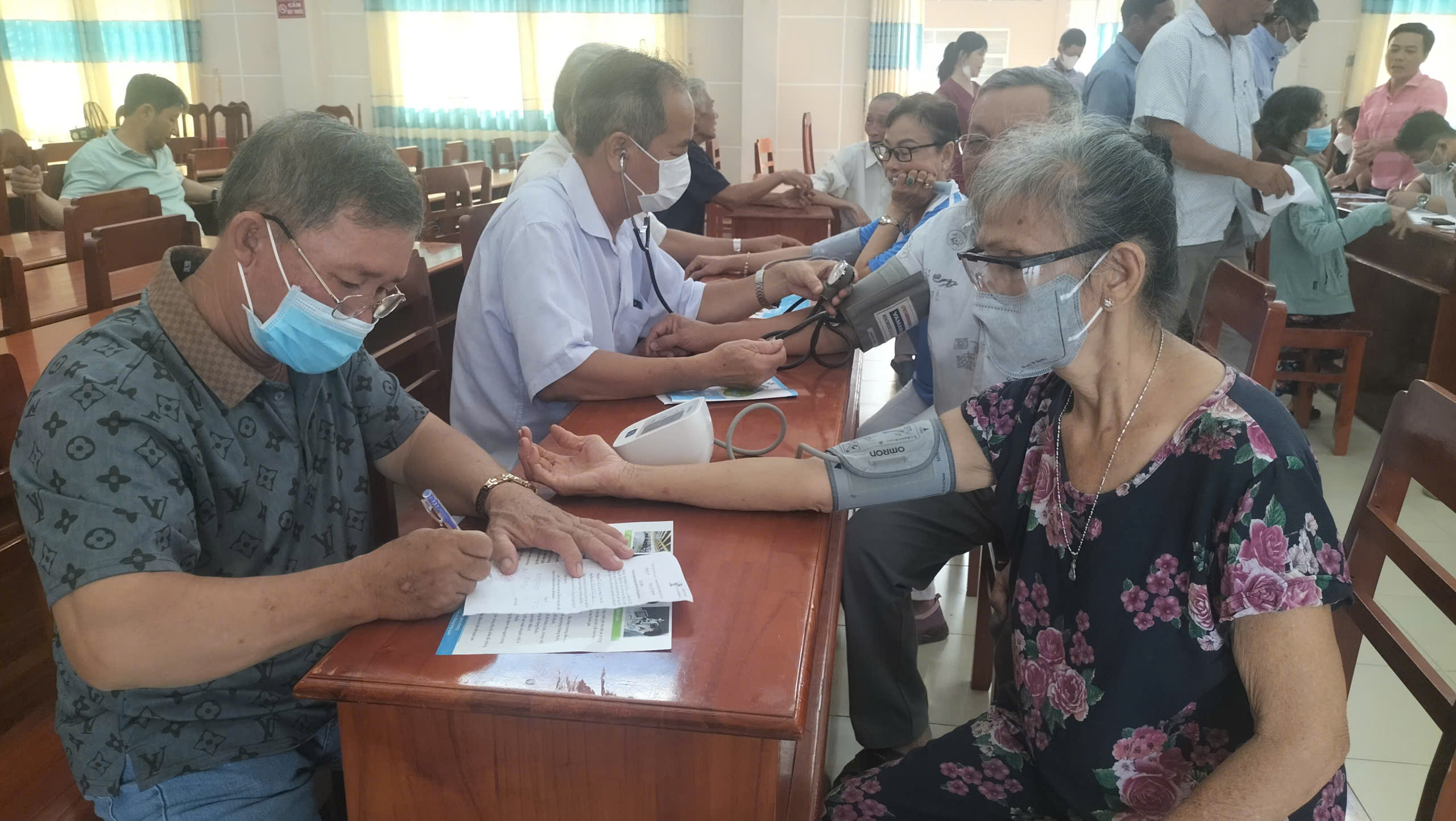 Vĩnh Xuân: 430 người tham gia khám sàng lọc bệnh lao