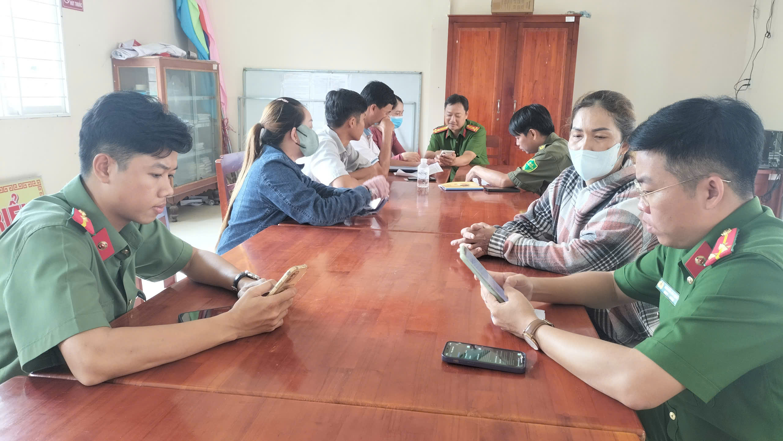 Vĩnh Xuân: Tăng cường tuyên truyền, hướng dẫn kích hoạt tài khoản định danh điện tử mức độ 2