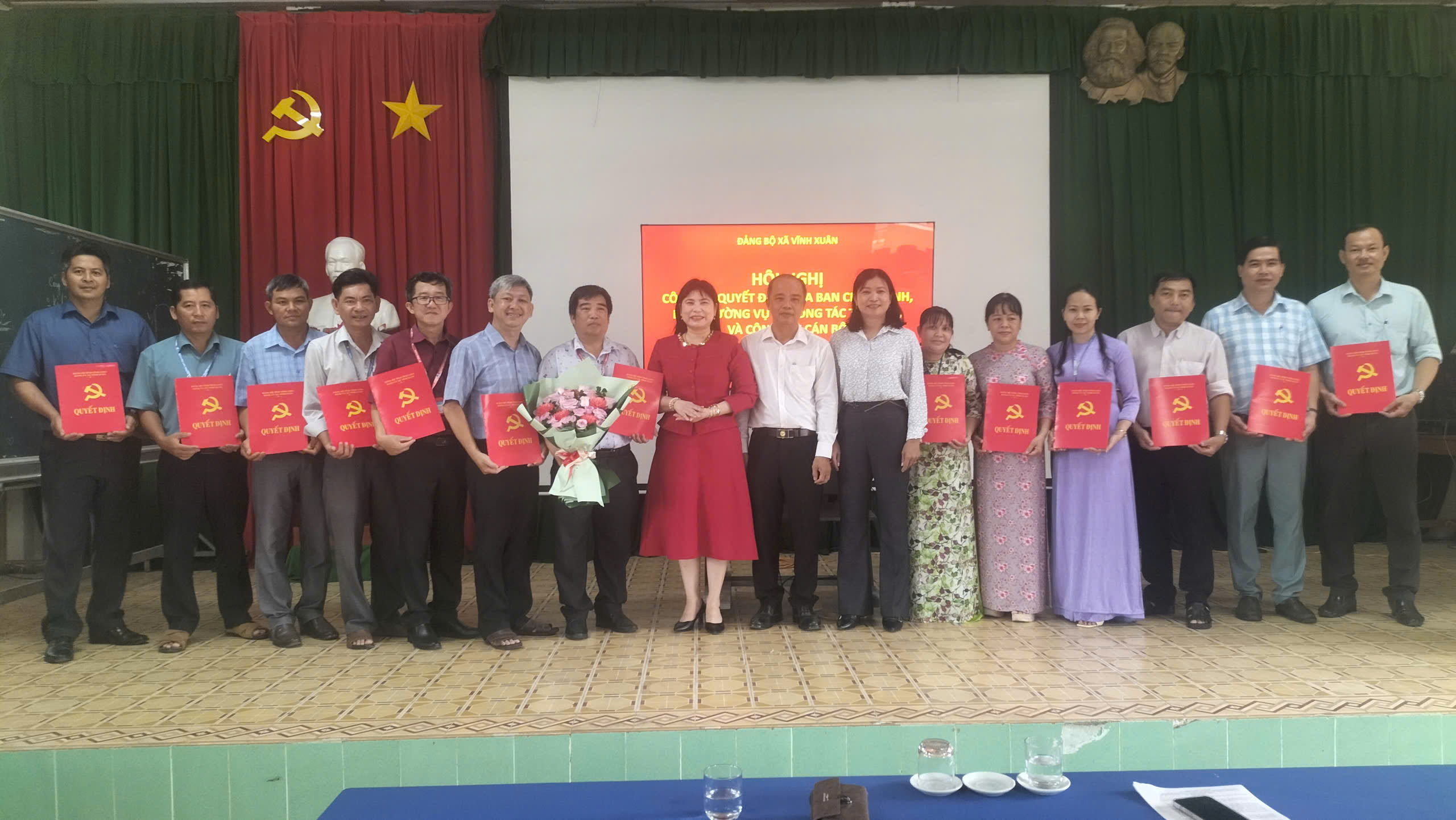 Vĩnh Xuân: Công bố quyết định thành lập Đảng bộ Trường THPT Vĩnh Xuân và công tác cán bộ