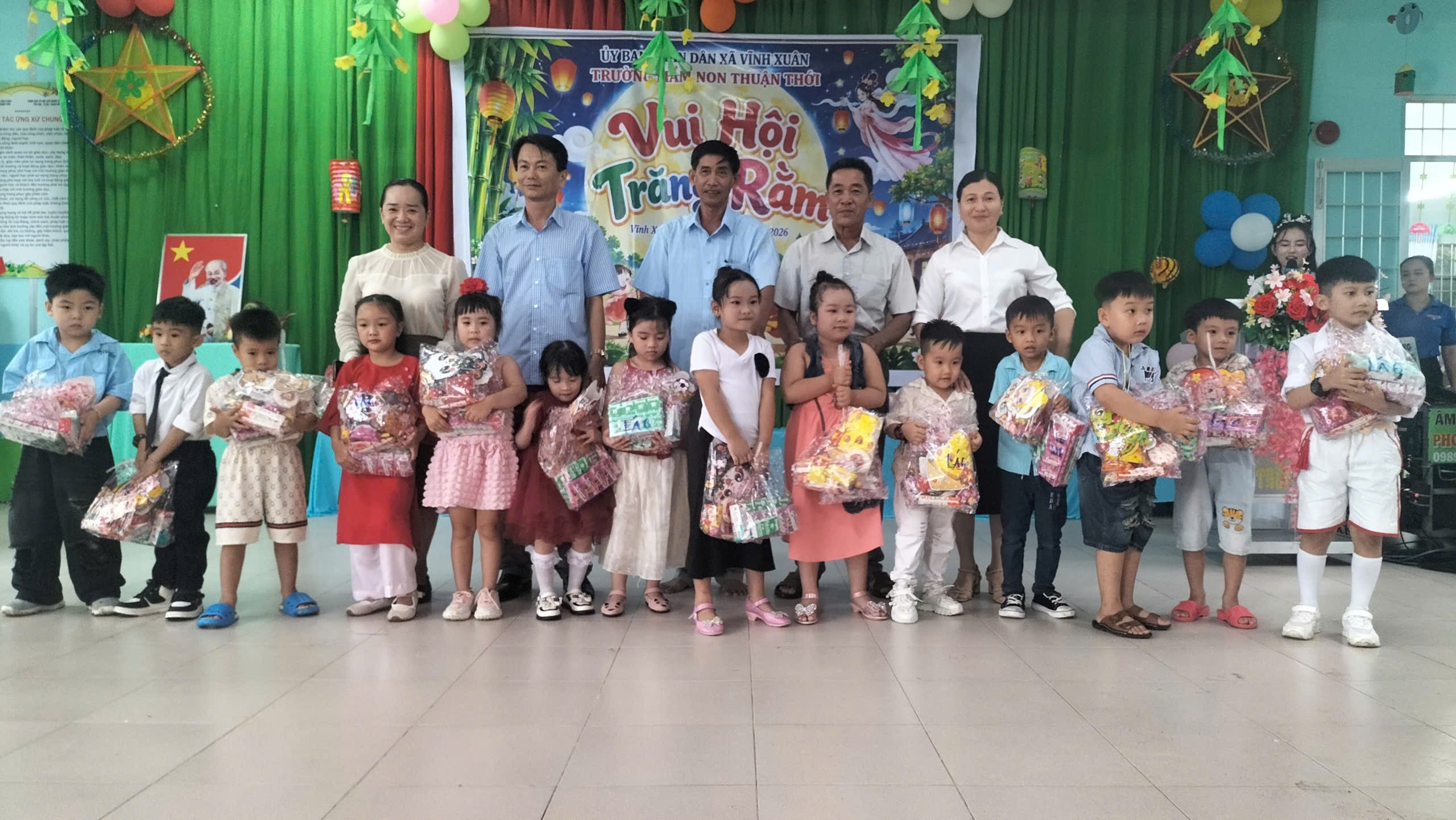 Ấm áp Đêm hội trăng rằm tại Trường Mầm non Thuận Thới