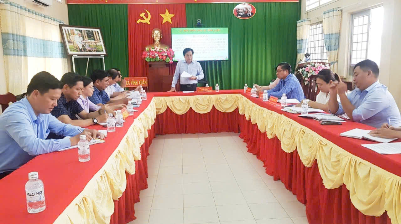 UBND xã Vĩnh Xuân  tiếp và làm việc với Đoàn giám sát của tỉnh việc triển khai thực hiện Luật Tín ngưỡng, tôn giáo và Nghị định số 95/2023/NĐ-CP ngày 29/12/2023 của Chính phủ